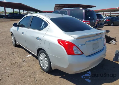2014 Nissan Versa 1.6 Sv z USA, uszkodzony, nr VIN 3N1CN7AP2EL819561